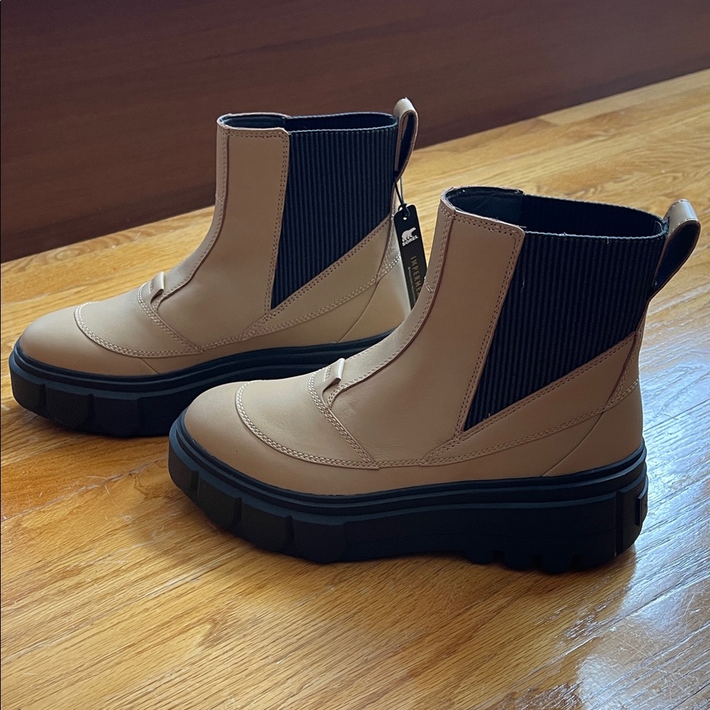 SOREL Caribou X Boot Chelsea - Women’s Tan Lug Boot - NWT - Size 9 Waterproof